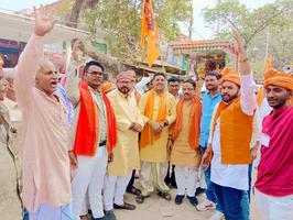 ग्राम मारुफ़पुर में धूमधाम से निकाली भगवान श्रीराम की शोभायात्रा, जयकारों से गूंजा उठा क्षेत्र
