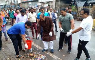 मुकेश सिंह मोंटी - गाँधी जयंती के अवसर पर लखनऊ के अमीनाबाद में चलाया गया स्वच्छता ही सेवा कार्यक्रम