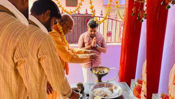 शुभम कौशिक - पूठी वाली माता के मंदिर में विधायक श्री अमित अग्रवाल जी के साथ पहुंचकर किया पूजन