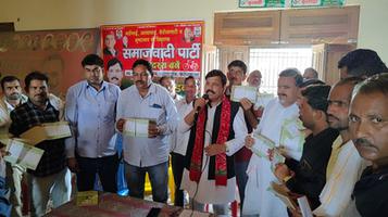 समाजवादी पार्टी सदस्यता अभियान - ग्राम रोकरी में बेहद सफल रहा सपा का सदस्यता अभियान