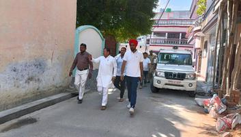 मोनू कनौजिया - नगर आयुक्त के साथ बुद्धेश्वर मंदिर एवं काला पहाड़ झील और स्थानीय स्वच्छता का किया निरीक्षण