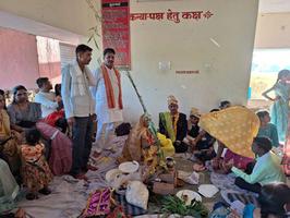 विधानसभा सकलड़ीहा, चकिया और अन्य क्षेत्रों के विभिन्न वैवाहिक कार्यक्रमों में पहुंचे सूर्यमुनि तिवारी
