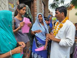 मंदसौर जिला पंचायत चुनाव - वार्ड तीन के प्रत्याशी भोपाल सिंह सोलंकी के पक्ष में मतदान की अपील