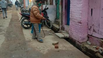 मौलवीगंज वार्ड को सुरक्षित रखने के लिए हुआ एंटी लार्वा का स्प्रे