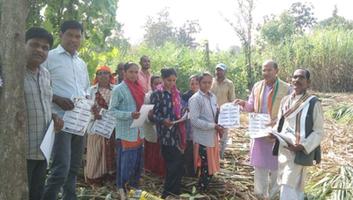 डॉ जनक कुशवाहा - महुआ विधानसभा 170 में हेमंगिनी बहन के पक्ष में बालोड के आंबच ग्राम पंचायत में किया गया चुनाव प्रचार