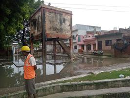 जलभराव की समस्या ने किया आमजन का जीना दूभर, पार्षद ने दिलाई समस्या से निजात