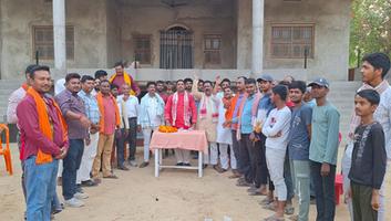 सूर्यमुनि तिवारी - चंदौली लोकसभा के रमौली, दीनदासपुर में आयोजित हुई जन चौपाल, डॉ महेंद्र नाथ पाण्डेय जी के पक्ष में मांग जनसमर्थन