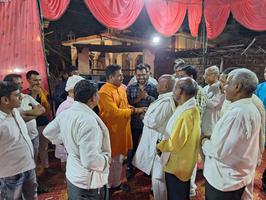 विभिन्न वैवाहिक कार्यक्रमों में पहुंचे सूर्यमुनि तिवारी, वर-वधू को दिया आशीष