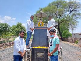 मंदसौर किसान आंदोलन में शहीद हुए किसानों की प्रतिमाओं पर माल्यार्पण कर उनके बलिदान को किया गया याद