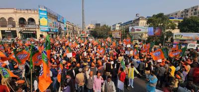 लखनऊ के अटल चौक पर लगे पाकिस्तान मुर्दाबाद के नारे, फूंका गया पाक विदेश मंत्री का पुतला