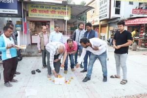 इंदिरानगर बी ब्लॉक में इंटरलॉकिंग टाइल्स निर्माण कार्य का उद्घाटन