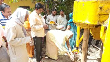 दिलीप श्रीवास्तव - पेयजल की समस्या से वार्डवासियों को निजात दिलाने के लिए बी ब्लॉक इंदिरानगर में हुआ ट्यूबवेल का उद्घाटन