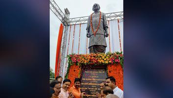 लखनऊ में पूर्व सीएम स्व कल्याण सिंह की प्रतिमा का रक्षामंत्री ने किया अनावरण