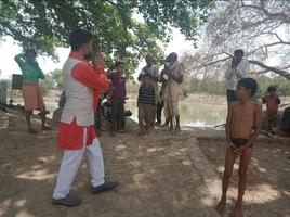 जरूरतमंदों की सुरक्षा के लिए जिलाध्यक्ष गुलाबचंद्र कुशवाहा अपने हाथों से बना रहे हैं मास्क