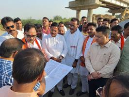 मटकुट्टा रेलवे उपरगामी सेतु का किया गया निरीक्षण