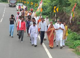 प्रतिज्ञा पदयात्रा - यात्रा के पंद्रहवें दिन बालेसर में कॉंग्रेस पदयात्रियों ने ग्रहण किया प्रसाद