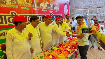 समाजवादी पार्टी सदस्यता अभियान - बड़ा कछपुरा नगला मदनपुर में बेहद सफल रहा सपा का सदस्यता अभियान