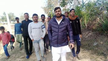 कैमूर में जिला पार्षद विकास सिंह के लिया आवास योजना का जायजा