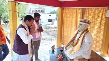 सूर्यमुनि तिवारी - विधानसभा सकलड़ीहा के शक्ति केंद्र महुअर कलां में नुक्कड़ सभा को किया संबोधित