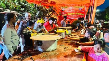 एडवोकेट वेलफेयर एसोसिएशन ने चतुर्थ बड़े मंगल के पावन अवसर पर कराया विशाल भंडारा