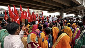 'हक़ दो, वादा निभाओ' आंदोलन में उमड़ा जनसैलाब, डॉ. सौरभ ने कहा—अब समझौता नहीं, अधिकार चाहिए