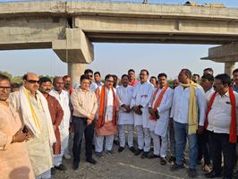 मटकुट्टा रेलवे उपरगामी सेतु का किया गया निरीक्षण