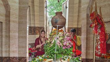 देवाधिदेव महादेव की आराधना, निखिल मिश्रा ने सपरिवार किया रुद्राभिषेक और हवन