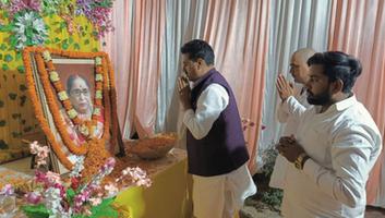 सूर्यमुनी तिवारी - महुआरी गांव में श्री नरेंद्र गुप्ता की पारिवारिक तेहरवीं संस्कार कार्यक्रम में हुए सम्मिलित