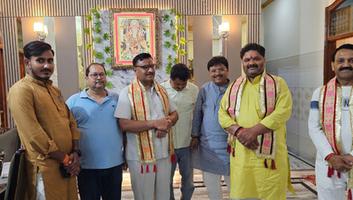 डीपी भारती - पुरदिल नगर के चेयरमैन श्री हर्षकांत कुशवाहा जी को सिकंदराराऊ में योगी जी की रैली हेतु दिया निमंत्रण