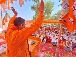 भाजपा प्रत्याशी सांसद मा डॉ महेंद्र नाथ पांडे जी के समर्थन में हटिया ग्राम पंचायत में जनसभा