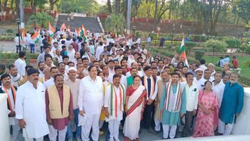 राजीव द्विवेदी - लखनऊ में गांधी प्रतिमा के सामने कॉंग्रेस प्रदेश इकाई का सत्याग्रह, राहुल गांधी जी की सदस्यता बहाली की माँग