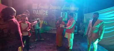 आयुष्मान कार्ड वितरण एवं डांस काम्पिटिशन कार्यक्रम में उमड़ा युवाओं का सैलाब