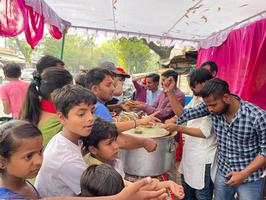 द्वितीय नवरात्रि पर वार्ड में आयोजित हुआ विशाल भंडारा, लोगों ने ग्रहण किया प्रसाद