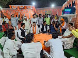 विधानसभा सकलड़ीहा, चकिया और अन्य क्षेत्रों के विभिन्न वैवाहिक कार्यक्रमों में पहुंचे सूर्यमुनि तिवारी