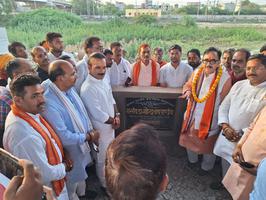 सांसद डॉ महेंद्र नाथ पांडेय ने अपने संसदीय क्षेत्र में विकास कार्यों का लिया जायजा