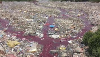 हिंडन नदी अपडेट - बहलोलपुर में लाल हुआ हिंडन का पानी, प्रदूषण फैला रही 16 औद्योगिक इकाइयों पर हुई कड़ी कार्यवाही