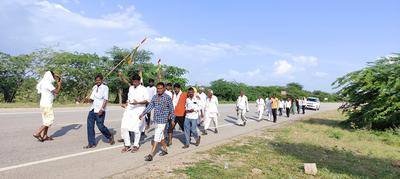 प्रतिज्ञा पदयात्रा - यात्रा के पंद्रहवें दिन बालेसर में कॉंग्रेस पदयात्रियों ने ग्रहण किया प्रसाद