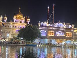 अमृतसर-पंजाब यात्रा : श्री हरमंदिर साहिब, स्वर्ण मंदिर अमृतसर में गुरूदर्शन एवं प्रसाद ग्रहण