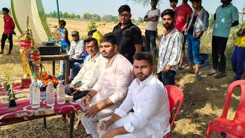 विकास सिंह - जिला परिषद सदस्य ने किया चांदोरूईया ग्राम में क्रिकेट टूर्नामेंट का उद्घाटन