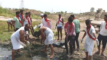 गुलाबचंद्र कुशवाहा - केन नदी आरती स्थल पर चलाया गया स्वच्छता अभियान, नदियों के महत्व को लेकर समाज को किया जागरूक