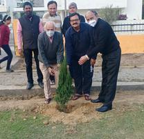 पौधरोपण के जरिए मैथिलीशरण गुप्त वार्ड में दिया गया पर्यावरण संरक्षण का संदेश