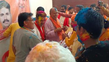 सूर्यमुनी तिवारी - विधानसभा सकलडीहा के केन्द्रीय कार्यालय पर होली मिलन समारोह में की शिरकत