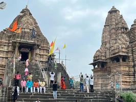 खजुराहो मंदिर भ्रमण - भारत की हजारों वर्ष पुरानी सभ्यता के किए दर्शन