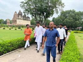 खजुराहो मंदिर भ्रमण - भारत की हजारों वर्ष पुरानी सभ्यता के किए दर्शन