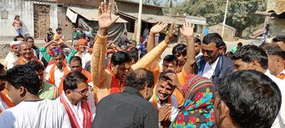 सकलडीहा विधानसभा की फगुईया ग्रामसभा के अंतर्गत विभिन्न ग्रामों में भाजपा का डोर टू डोर संपर्क
