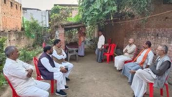 सूर्यमुनी तिवारी - चकिया विधानसभा और सकलड़ीहा विधानसभा क्षेत्र के ग्रामों में शोक संवेदना की व्यक्त