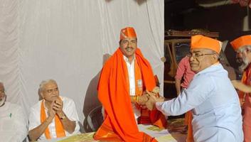 सूर्यमुनी तिवारी -  जनसंपर्क अभियान में भुज विधानसभा क्षेत्र के विभिन्न ग्रामों में पहुंचे भाजपा कार्यकर्ता