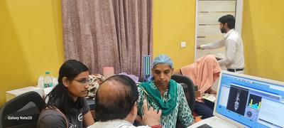 (Click here for more pictures)
Real-time health scan at the Patanjali store