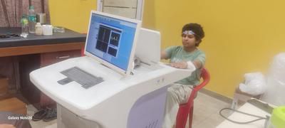 (Click here for more pictures)
Real-time health scan at the Patanjali store