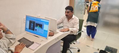 (Click here for more pictures)
Real-time health scan at the Patanjali store